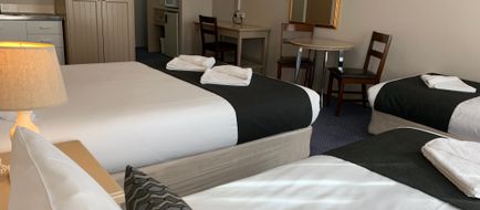Heritage Motor Inn Goulburn Room