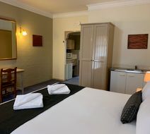 Heritage Motor Inn Goulburn Room