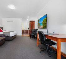 The Georgian Motor Lodge Room