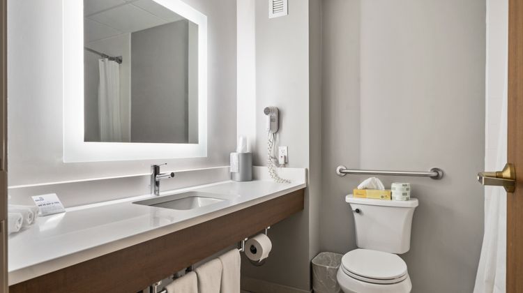 Holiday Inn Express Hotel & Suites Room