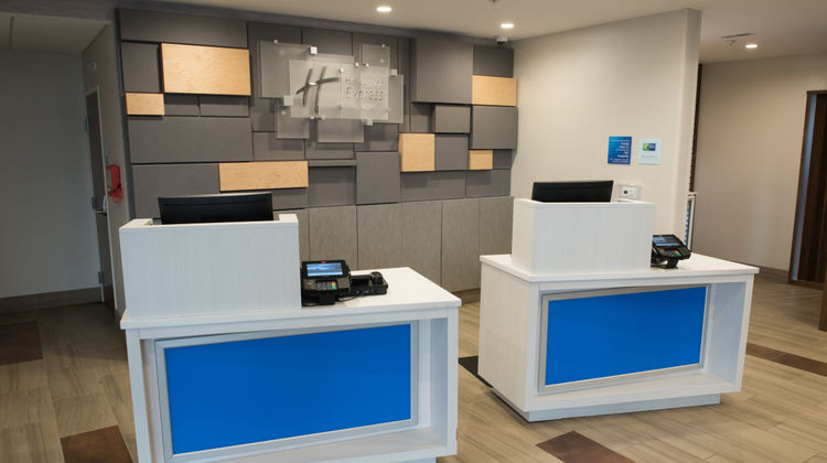 Holiday Inn Express Hotel & Suites Lobby