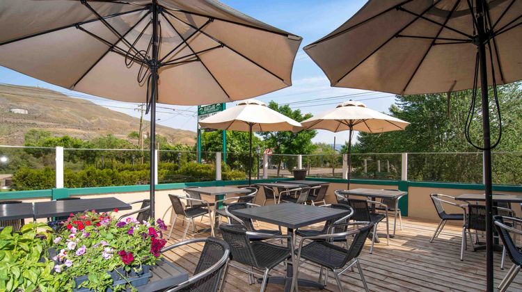 Sandman Inn Cache Creek Exterior