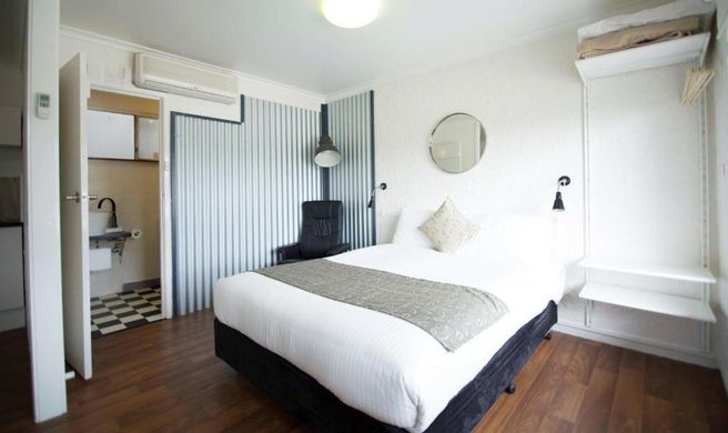 Siesta Central Apartments Room
