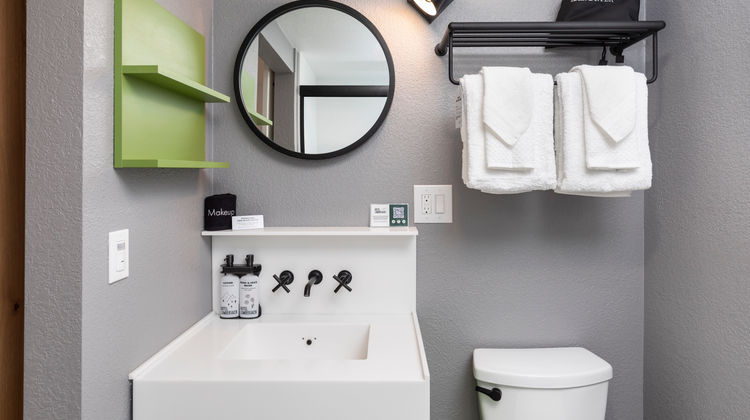 Hotel Lumberjack Room