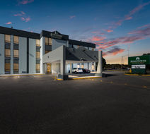 HomeTowne Studios Newport News - Hampton Exterior