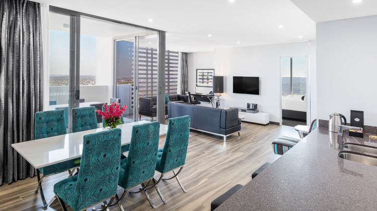 Meriton Suites Chatswood Suite