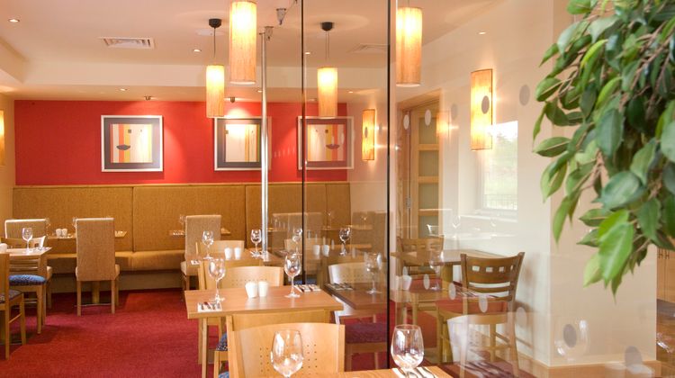 Premier Inn Cambridge (A14, J32) Lobby