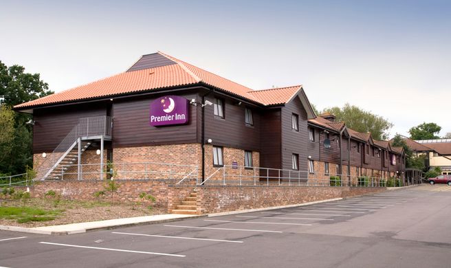 Premier Inn Chessington Exterior