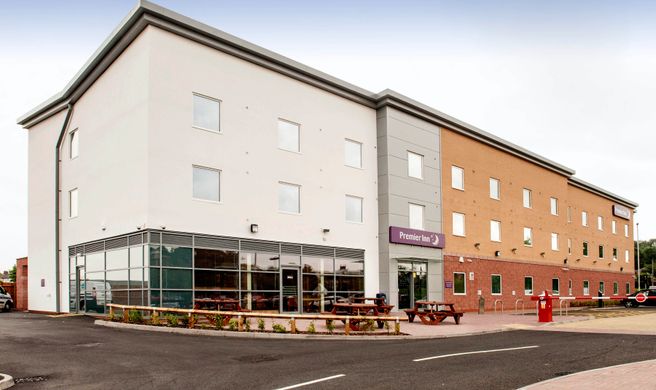 Premier Inn Dudley Town Centre Exterior