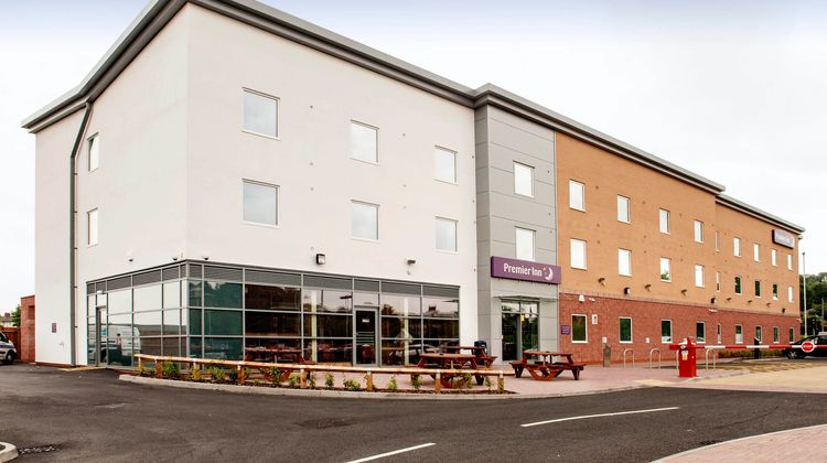 Premier Inn Dudley Town Centre Exterior