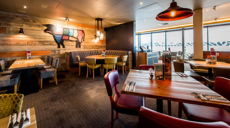 Premier Inn Dundee Centre Lobby