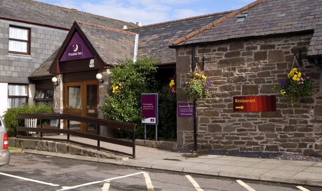 Premier Inn Dundee West Exterior