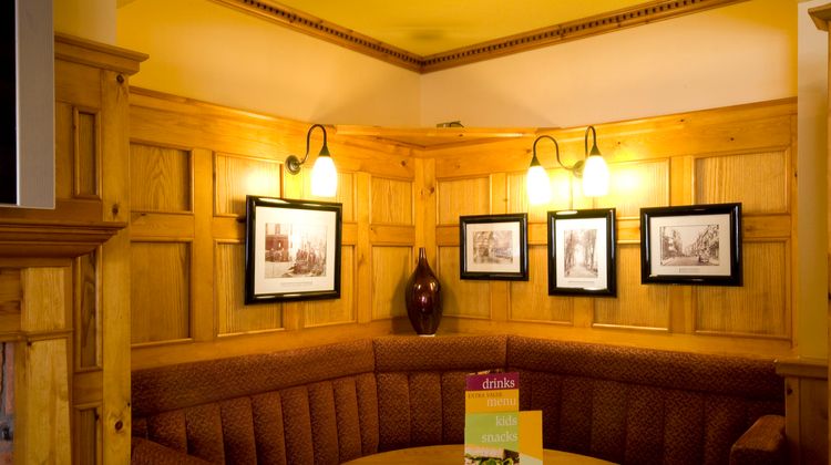 Premier Inn Dunfermline Lobby