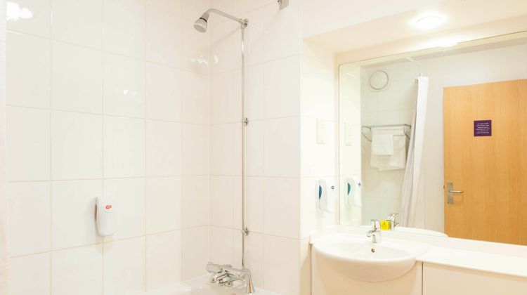 Premier Inn East Midlands Airport Room
