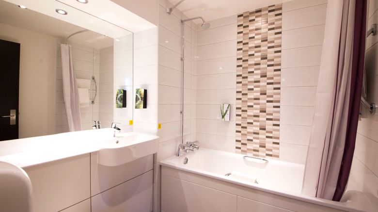 <b>Premier Inn Edinburgh Royal Mile Room</b>. Images powered by <a href="https://www.leonardoworldwide.com/" title="Leonardo Worldwide" target="_blank">Leonardo</a>.