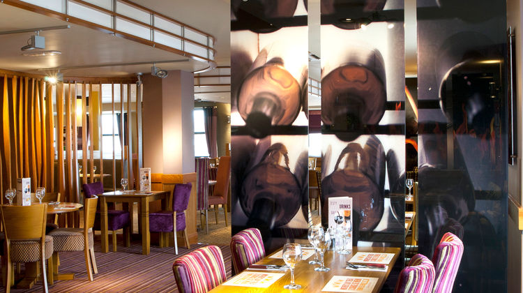 Premier Inn Glasgow Newton Mearns (M77) Lobby