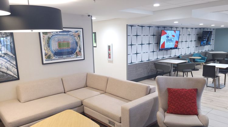 Holiday Inn Hotel & Suites Ann Arbor Lobby