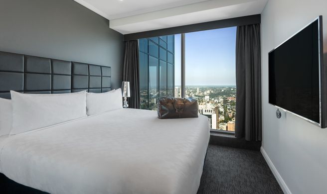 Meriton Suites World Tower Suite