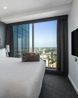 Meriton Suites World Tower
