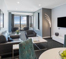 Meriton Suites World Tower Suite