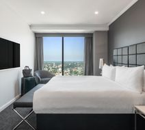 Meriton Suites World Tower Suite
