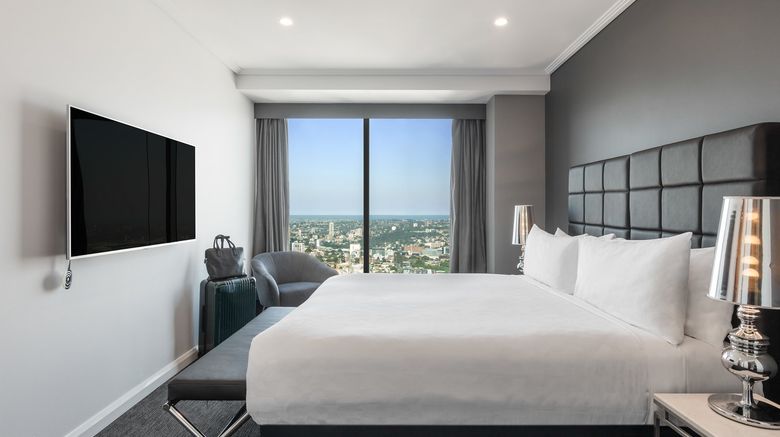 <b>Meriton Suites World Tower Suite</b>. Images powered by <a href="https://www.leonardoworldwide.com/" title="Leonardo Worldwide" target="_blank">Leonardo</a>.