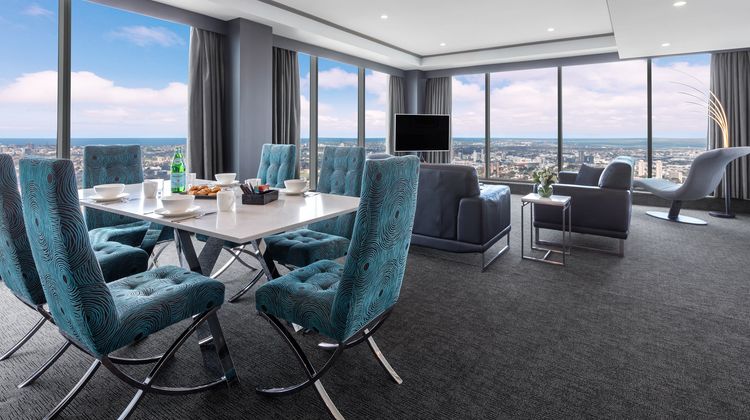 Meriton Suites World Tower Suite