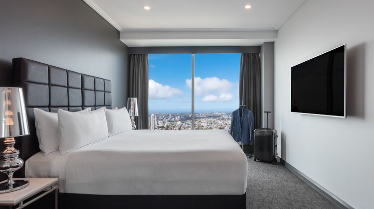 Meriton Suites World Tower Suite