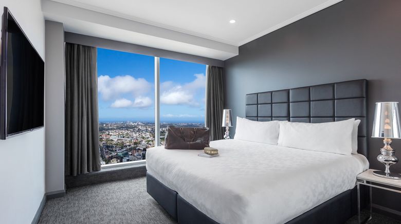 <b>Meriton Suites World Tower Suite</b>. Images powered by <a href="https://www.leonardoworldwide.com/" title="Leonardo Worldwide" target="_blank">Leonardo</a>.