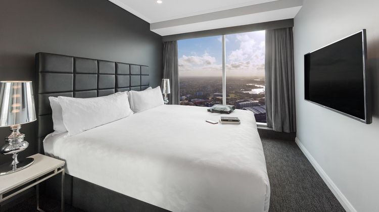Meriton Suites World Tower Suite