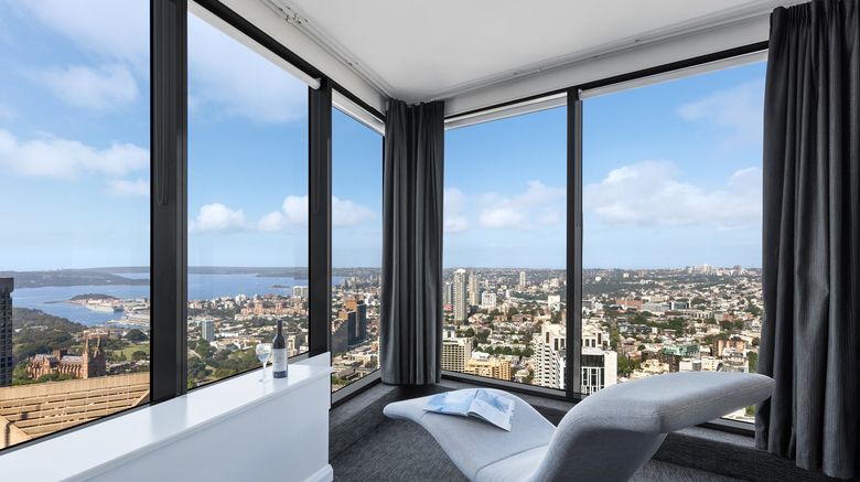 <b>Meriton Suites World Tower Suite</b>. Images powered by <a href="https://www.leonardoworldwide.com/" title="Leonardo Worldwide" target="_blank">Leonardo</a>.