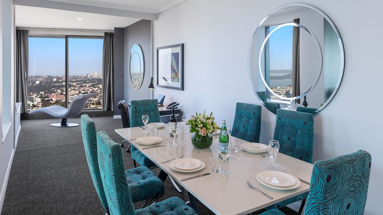 <b>Meriton Suites World Tower Suite</b>. Images powered by <a href="https://www.leonardoworldwide.com/" title="Leonardo Worldwide" target="_blank">Leonardo</a>.