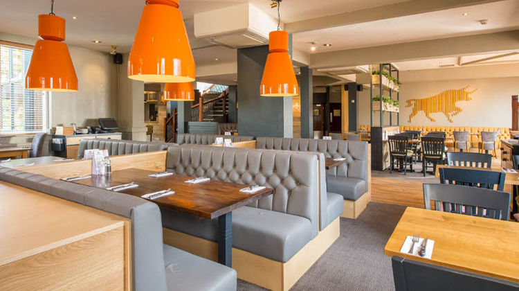 Premier Inn Gloucester (Longford) Lobby