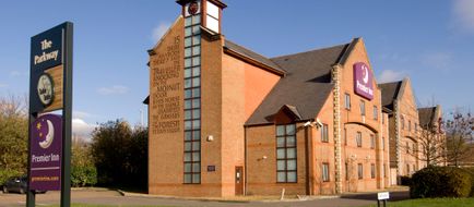 Premier Inn Guildford Central Exterior