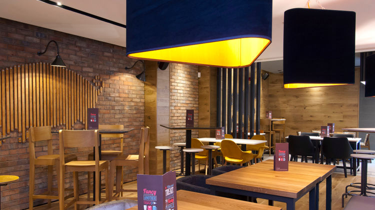 Premier Inn Halifax Town Centre Lobby