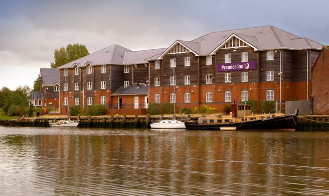 Premier Inn Isle Of Wight (Newport) Exterior