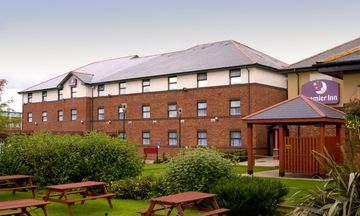 Premier Inn Livingston (M8/J3)