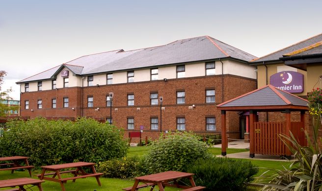 Premier Inn Livingston (M8/J3) Exterior