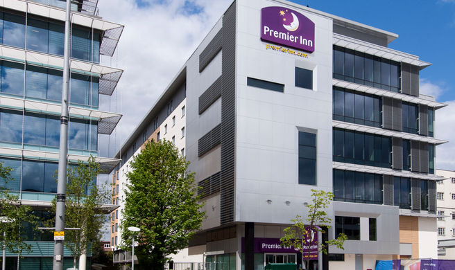 Premier Inn London Ealing Exterior