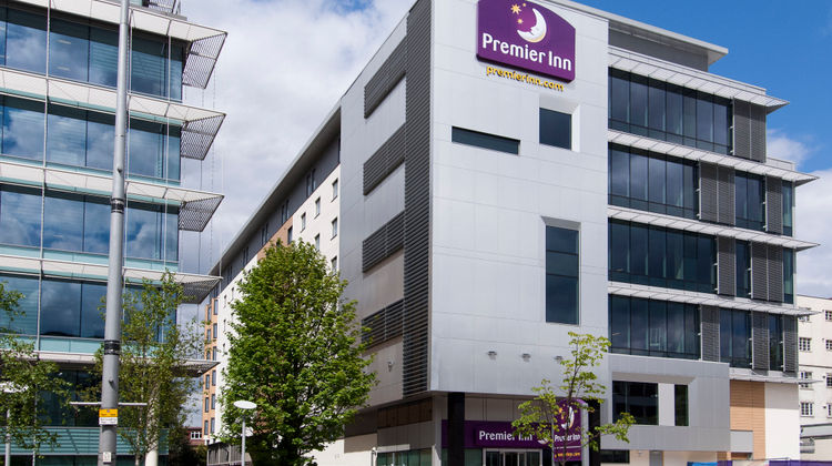 Premier Inn London Ealing Exterior
