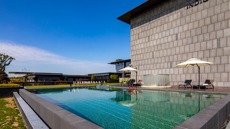 <b>Hotel Indigo Suzhou Yangcheng Lake Pool</b>. Images powered by <a href="https://www.leonardoworldwide.com/" title="Leonardo Worldwide" target="_blank">Leonardo</a>.