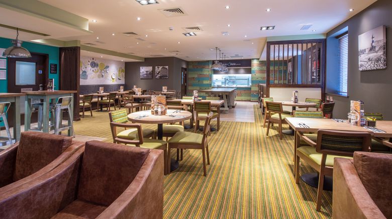 <b>Premier Inn Portsmouth City Centre hotel Lobby</b>. Images powered by <a href="https://www.leonardoworldwide.com/" title="Leonardo Worldwide" target="_blank">Leonardo</a>.