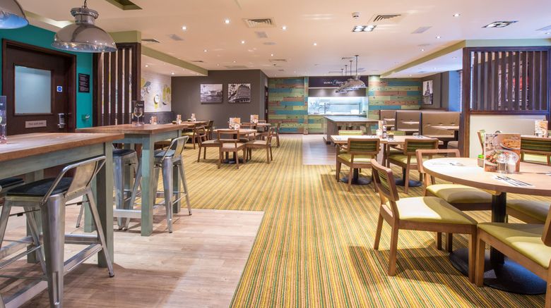 <b>Premier Inn Portsmouth City Centre hotel Lobby</b>. Images powered by <a href="https://www.leonardoworldwide.com/" title="Leonardo Worldwide" target="_blank">Leonardo</a>.