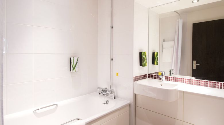 <b>Premier Inn Portsmouth City Centre hotel Room</b>. Images powered by <a href="https://www.leonardoworldwide.com/" title="Leonardo Worldwide" target="_blank">Leonardo</a>.
