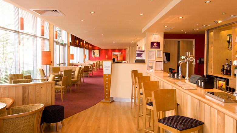 <b>Premier Inn Reading Central Lobby</b>. Images powered by <a href="https://www.leonardoworldwide.com/" title="Leonardo Worldwide" target="_blank">Leonardo</a>.