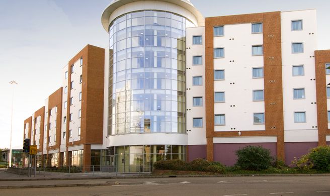 Premier Inn Reading Central Exterior
