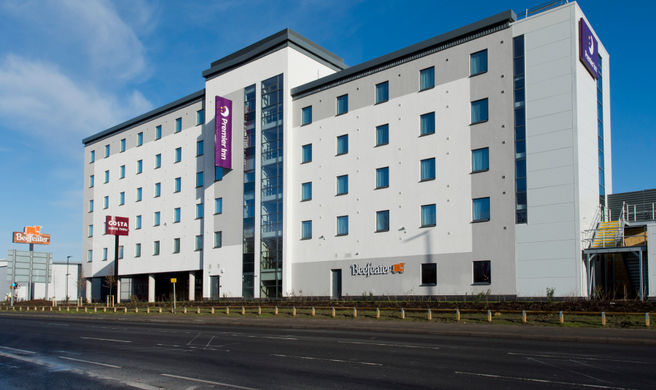 Premier Inn Reading South Gateway Exterior