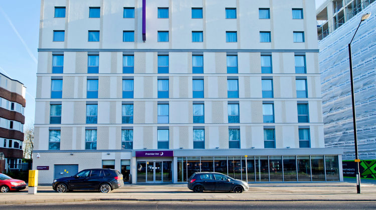 Premier Inn Slough Central South Exterior