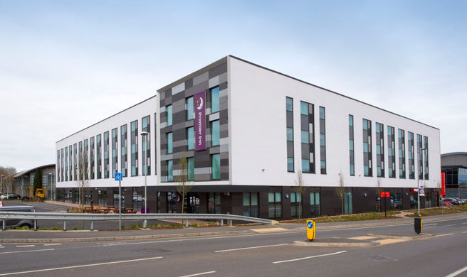 Premier Inn Slough West Exterior
