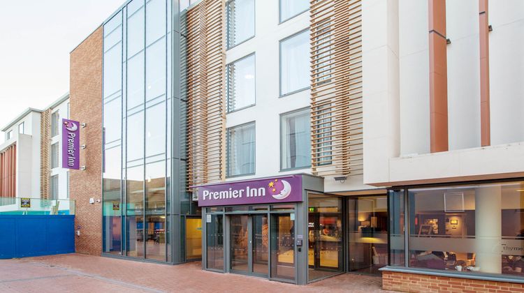 Premier Inn St Albans City Centre Exterior